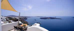 Outdoor dining - Aethria Suite with Caldera view (Santorini)