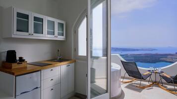 Fridge, microwave, coffee/tea maker, electric kettle