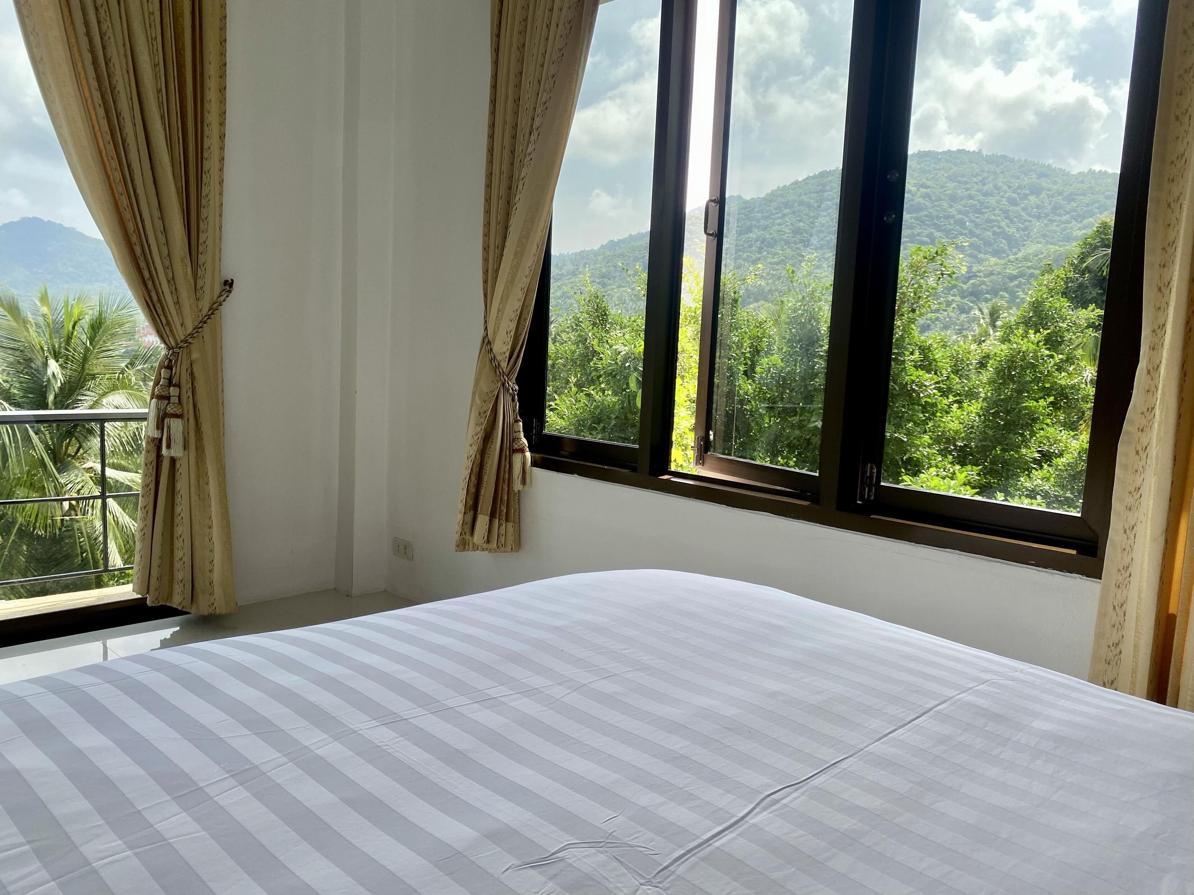 Apartment, 3 Bedrooms | Premium bedding, free cribs/infant beds, free WiFi, bed sheets