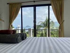 Premium bedding, free cots/infant beds, free WiFi, bed sheets - Villa Seaview Garden (Koh Tao)