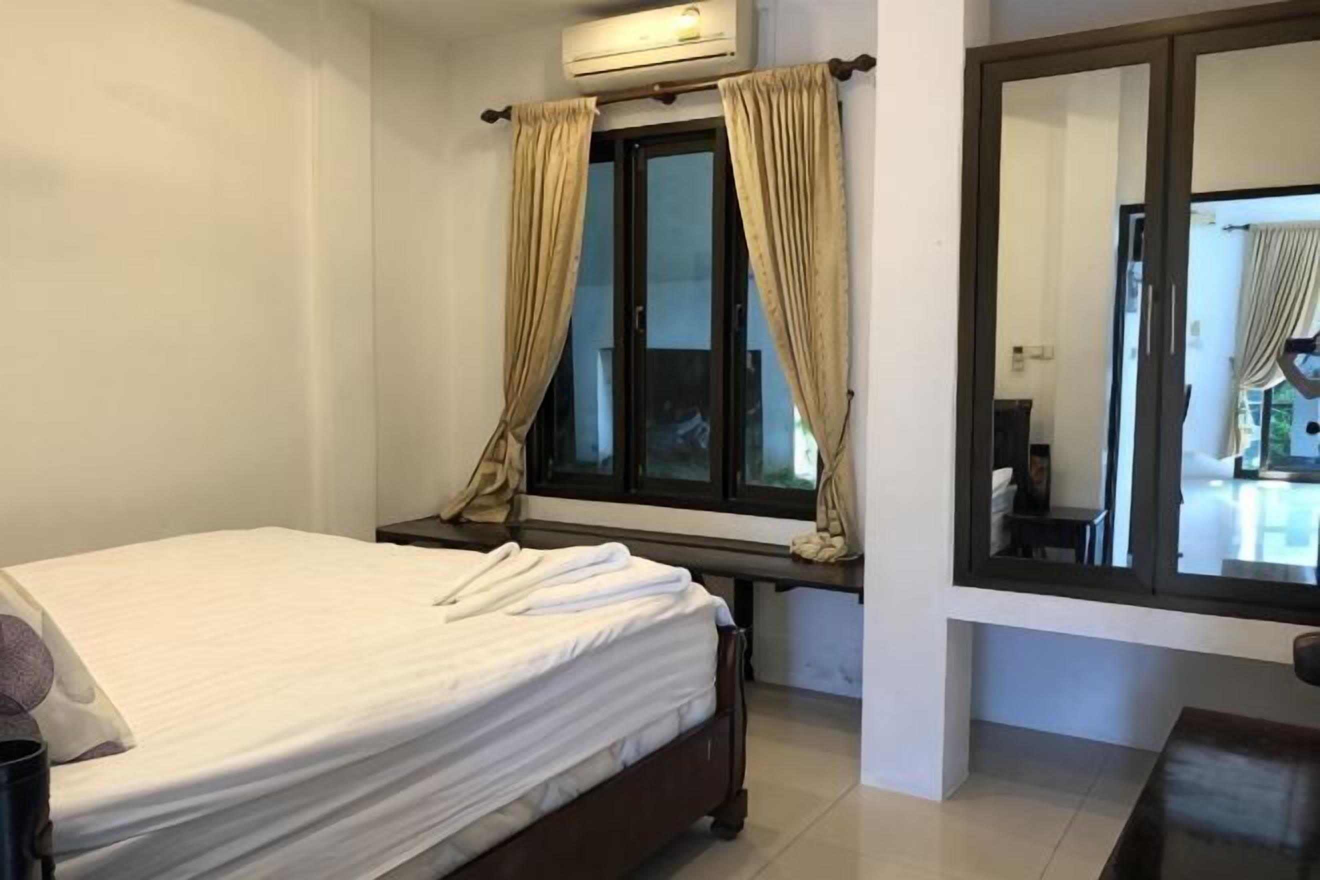 Premium bedding, free cribs/infant beds, free WiFi, bed sheets