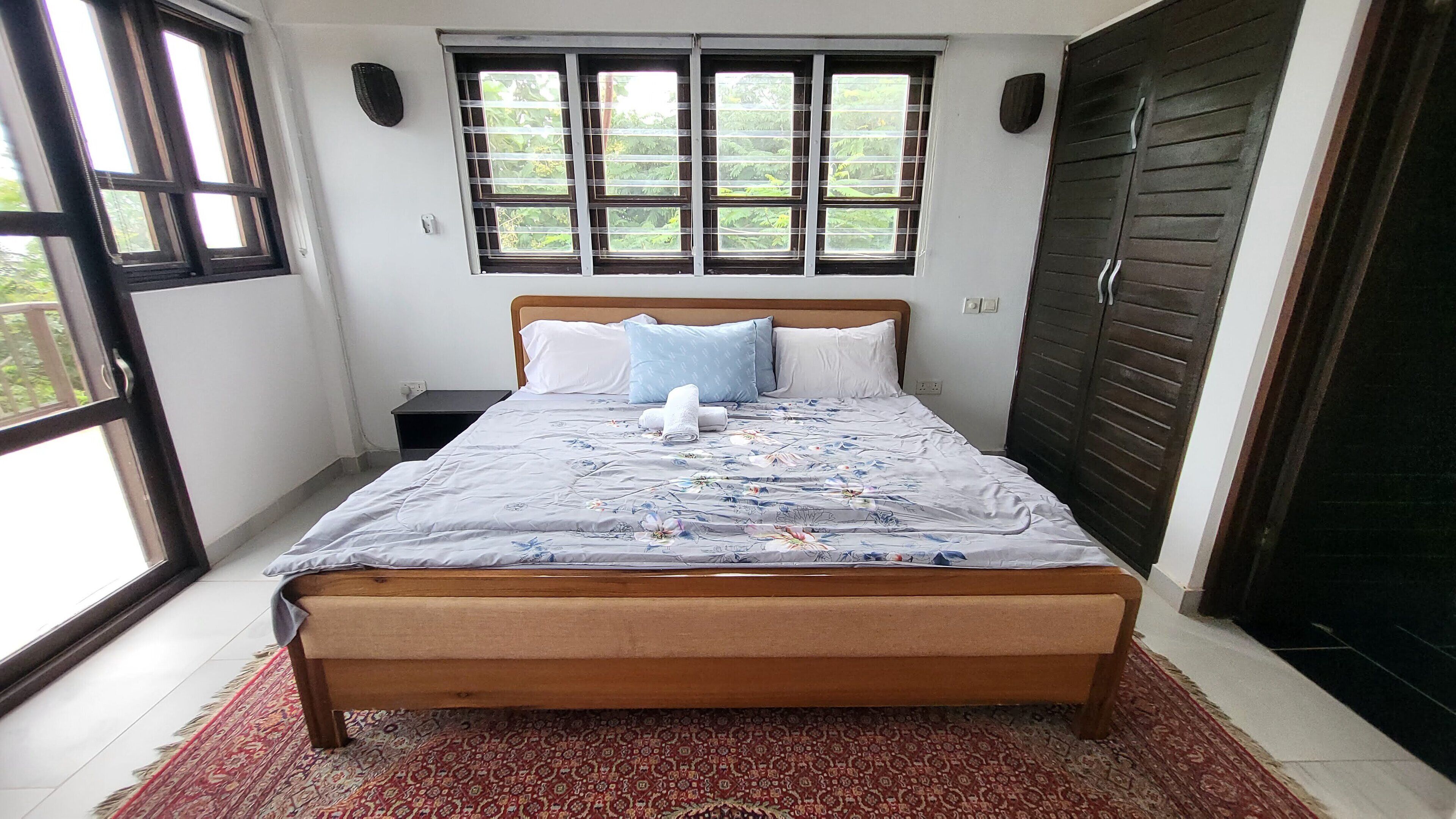 5 Schlafzimmer, Schreibtisch, Bügeleisen/Bügelbrett, kostenloses WLAN