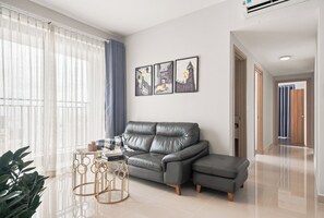 อพาร์ทเมนท์สำหรับครอบครัว, 3 ห้องนอน, ระเบียง, วิวแม่น้ำ | เครื่องนอนระดับพรีเมียม, ห้องพักตกแต่งอย่างมีเอกลักษณ์