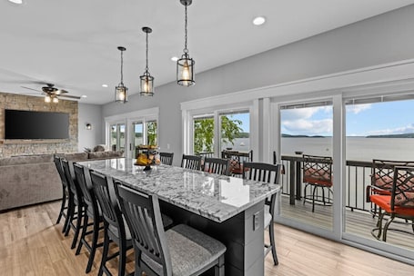 Dining. Enjoy Sunsets at Fully Equipped 4BR-Lake Champlain