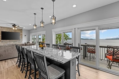 Enjoy Sunsets at Fully Equipped 4BR-Lake Champlain