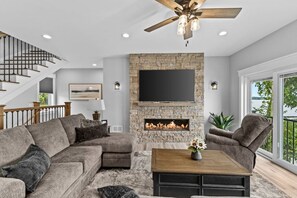 Smart TV, fireplace