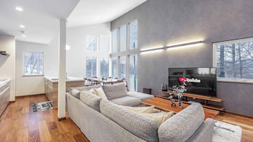 Deluxe House | 4 bedrooms, in-room safe, blackout curtains, free WiFi