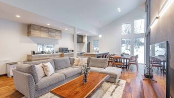 Deluxe House | 4 bedrooms, in-room safe, blackout curtains, free WiFi