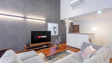 Deluxe House | 4 bedrooms, in-room safe, blackout curtains, free WiFi