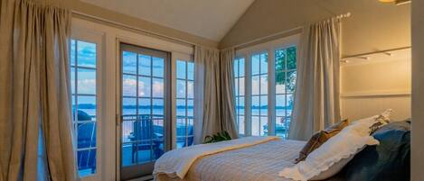 4 bedrooms, desk, iron/ironing board, free WiFi