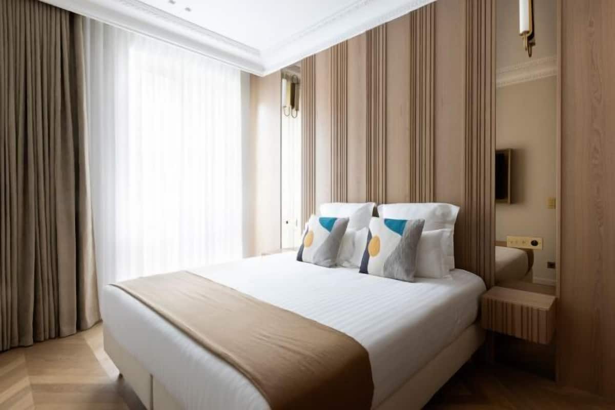 Premium bedding, pillow-top beds, in-room safe, blackout curtains