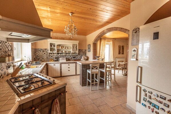 Fridge, oven, dishwasher, coffee/tea maker - Villa Le Cicale - Irpinia (Prata di Principato Ultra)