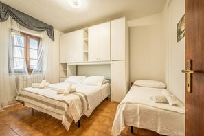 2 Schlafzimmer, Schreibtisch, Bügeleisen/Bügelbrett, kostenloses WLAN