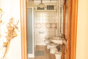 Hårtørrer, håndklæder