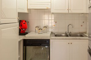 Fridge, dishwasher, coffee/tea maker, cookware/dishes/utensils