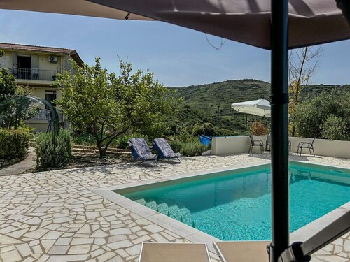 House of the Grapevine - Giuliana