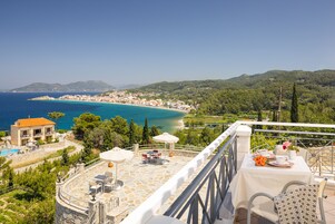 Deluxe Apartment | Terrace/patio