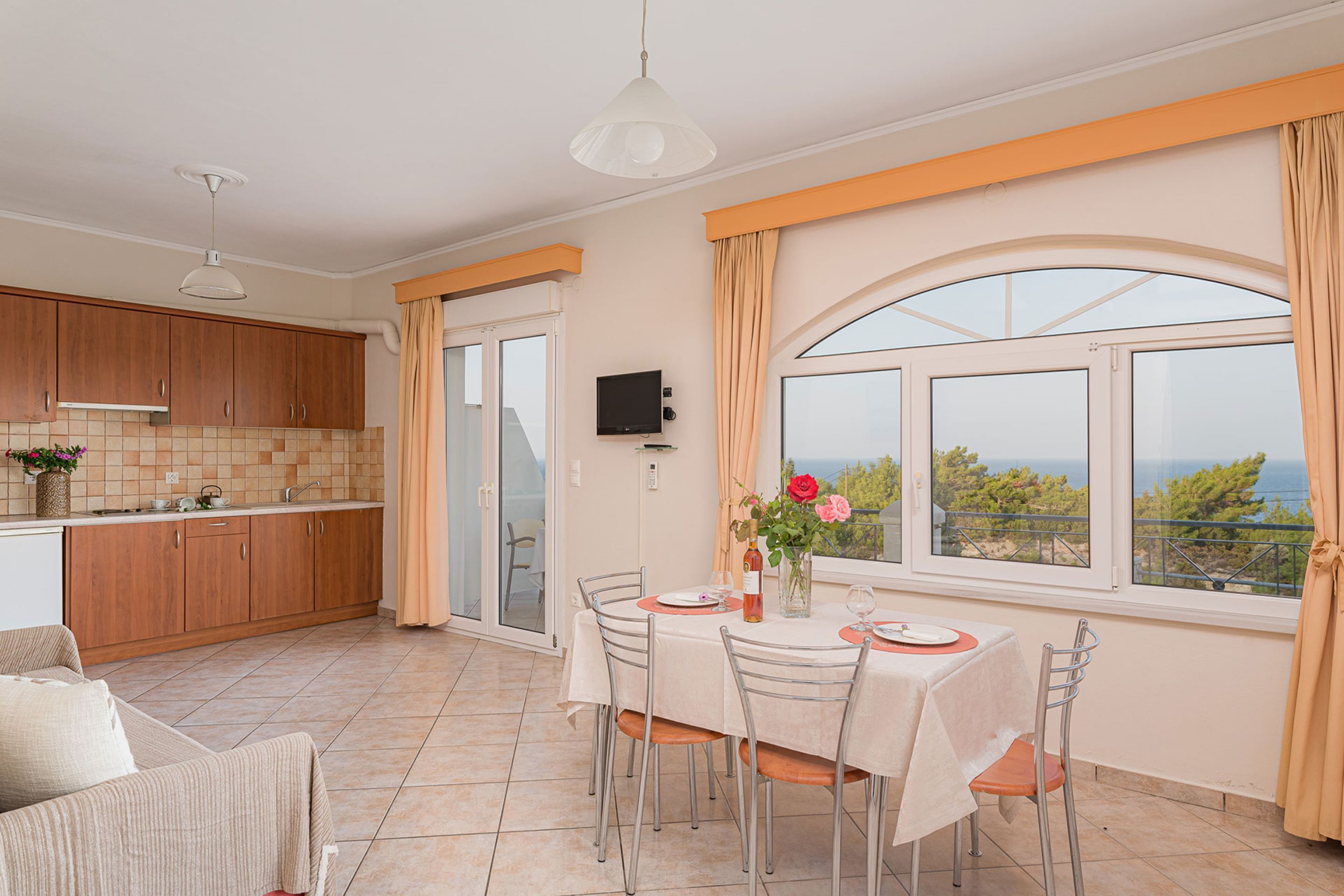 Superior Apartment | Dapur pribadi | Lemari es, microwave, oven, dan kompor