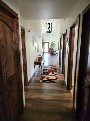 Interior - Beautiful family home, spacious living and only minutes from the beach. (Coos Bay)