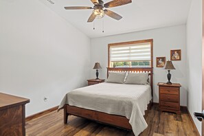3 bedrooms, iron/ironing board, WiFi, bed sheets