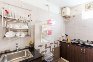 Frigorifero, microonde, bollitore elettrico, tostapane