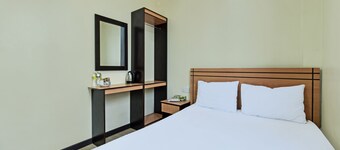SPOT ON 92255 Lucky Guesthouse