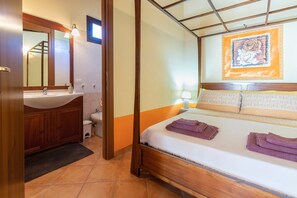 1 bedroom, free WiFi, bed sheets - Studio 'Lo Scrigno' with Private Garden, Wi-Fi and Air Conditioning (porto torres)