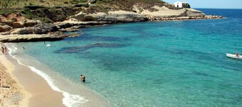 Studio 'Lo Scrigno' with Private Garden, Wi-Fi and Air Conditioning