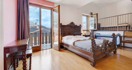 Villa 'Katzemburg 9999' mit Seeblick, privatem Garten und WLAN