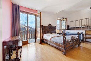 3 dormitorios, tabla de planchar con plancha, wifi gratis y ropa de cama