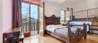 Villa 'Katzemburg 9999' with Lake View, Private Garden and Wi-Fi