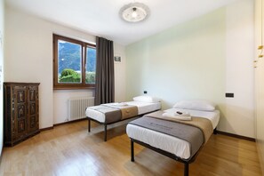 Spa - Villa 'Katzemburg 9999' with Lake View, Private Garden and Wi-Fi (Arco)