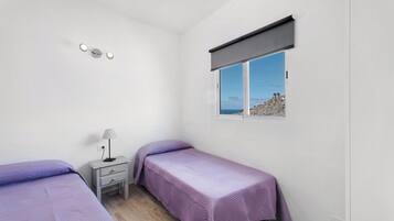 2 slaapkamers, een strijkplank/strijkijzer, gratis wifi, beddengoed