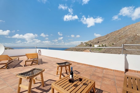 Terrace/patio. Holiday Home 'VV La Era' with Sea View, Wi-Fi and Air Conditioning