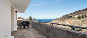 Holiday Home 'VV La Era' with Sea View, Wi-Fi and Air Conditioning