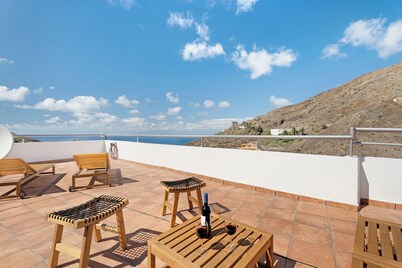 Holiday Home 'VV La Era' with Sea View, Wi-Fi and Air Conditioning