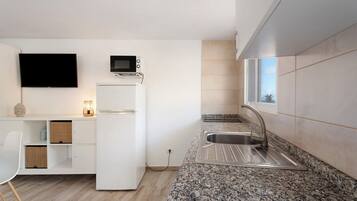 Fridge, microwave, stovetop, coffee/tea maker