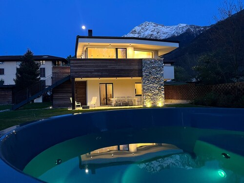 Villa 'La  Del Lago' with Wi-Fi and Air Conditioning