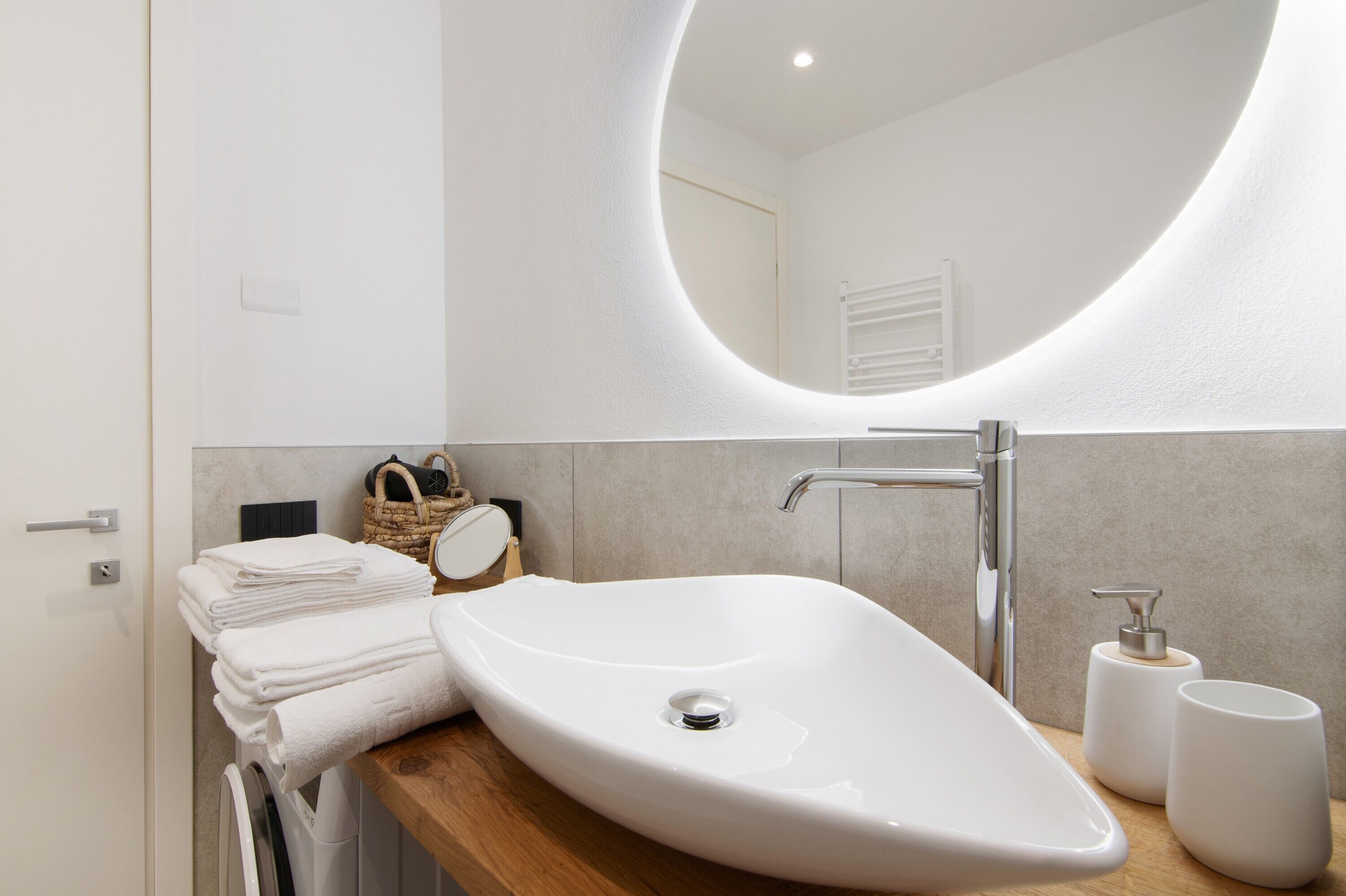 Ducha, secador de pelo, toallas