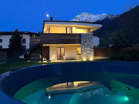 A heated pool. Apartment 'La Villa del Lago in Giardino' with Sea View, Wi-Fi and Air Conditioning