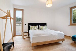 2 bedrooms, iron/ironing board, free WiFi, bed sheets - Apartment 'La Villa del Lago in Terrazzo' with Sea View, Wi-Fi and Air Conditioning (Colico Piano)