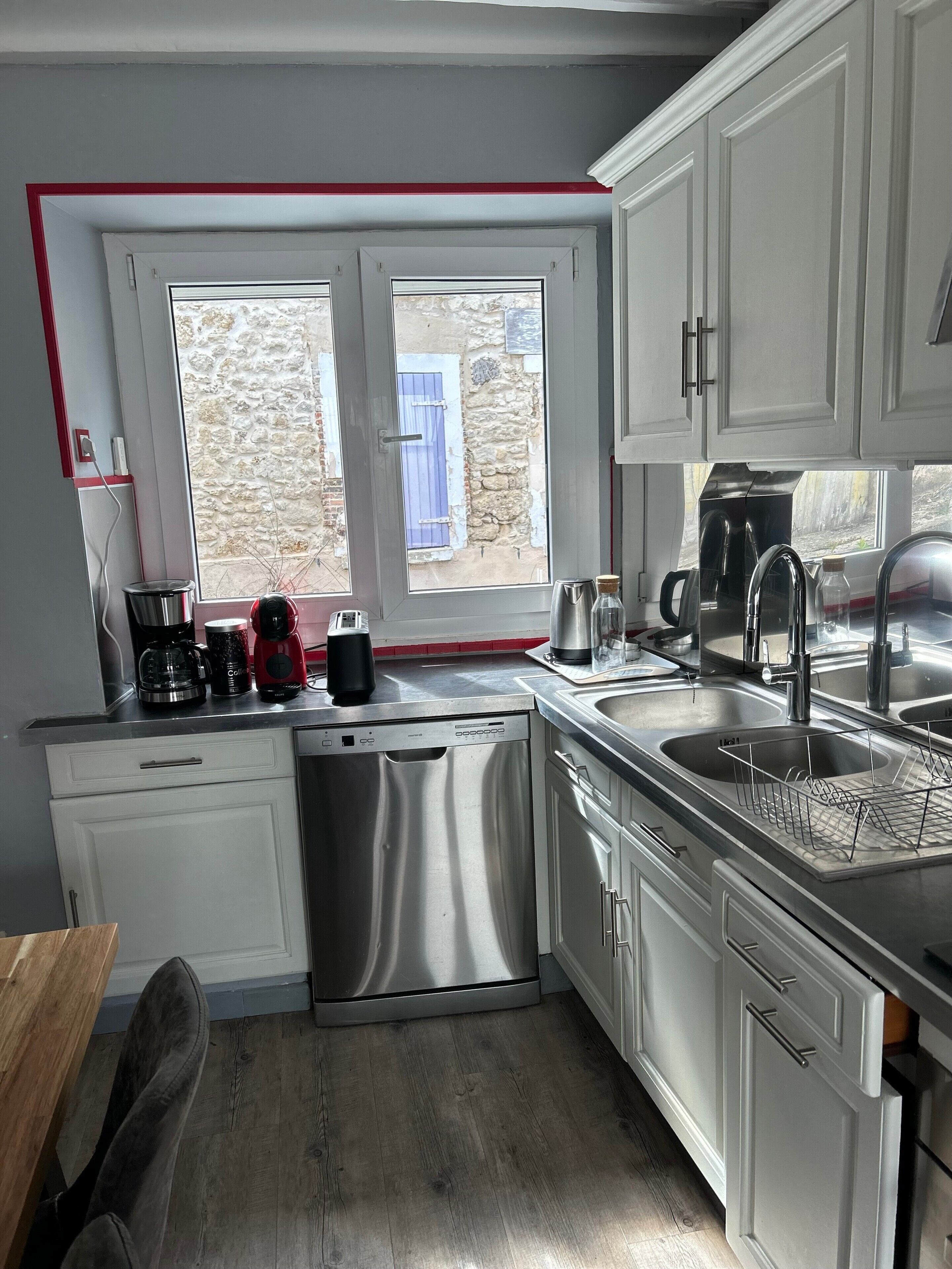 Kylskåp, mikrovågsugn, ugn och spishäll