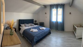 3 bedrooms, free WiFi, bed sheets