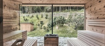 Chalet 'Ruhiges Waldchalet' with Mountain View, Private Terrace and Wi-Fi