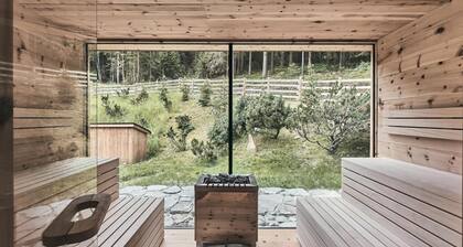 Chalet 'Ruhiges Waldchalet' mit Bergblick, privater Terrasse und WLAN