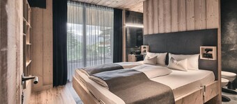 Chalet 'Ruhiges Waldchalet' with Mountain View, Private Terrace and Wi-Fi