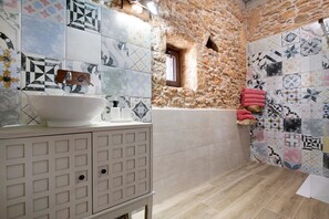 Doccia, asciugacapelli, asciugamani