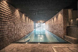 Piscina coperta, una piscina riscaldata