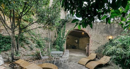 Burg 'Castell De Palau Sator' mit Bergblick, WLAN und Klimaanlage