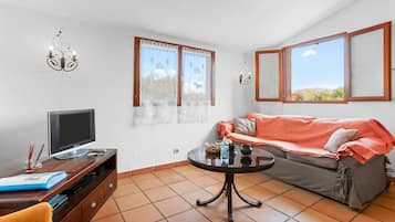 Een televisie en een dvd-speler